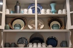 display-cabinet-organizing-scaled